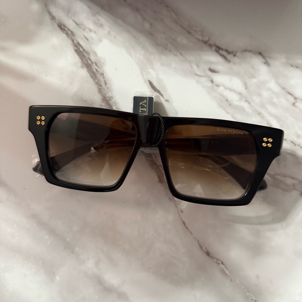 Dita Venzyn Sunglasses - Picture 2 of 8